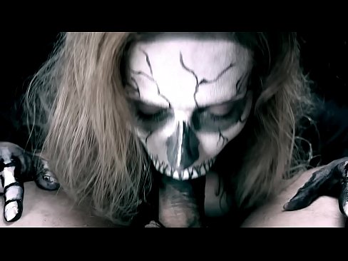 ❤️ Demon nighean sucking cock le a beul dubh agus slugadh cum. ❤❌ Bhidio anal leinn