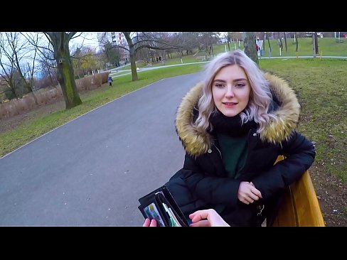 ❤️ Swallows hot cum coigreach airson airgead - blowjob anns a 'phàirc le Eva Elfie ❤❌ Bhidio anal leinn